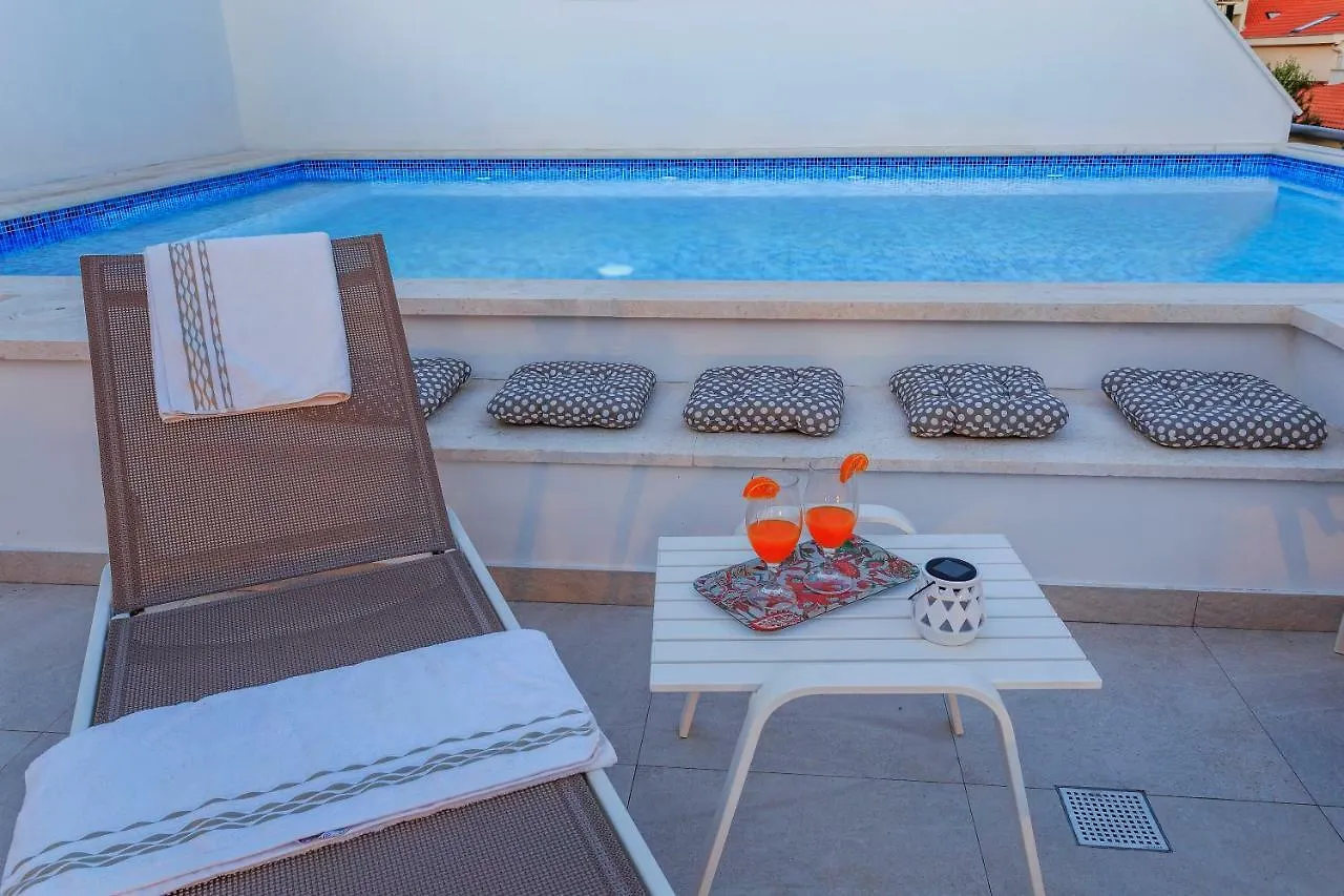 Apartments Meri Trogir 0*,