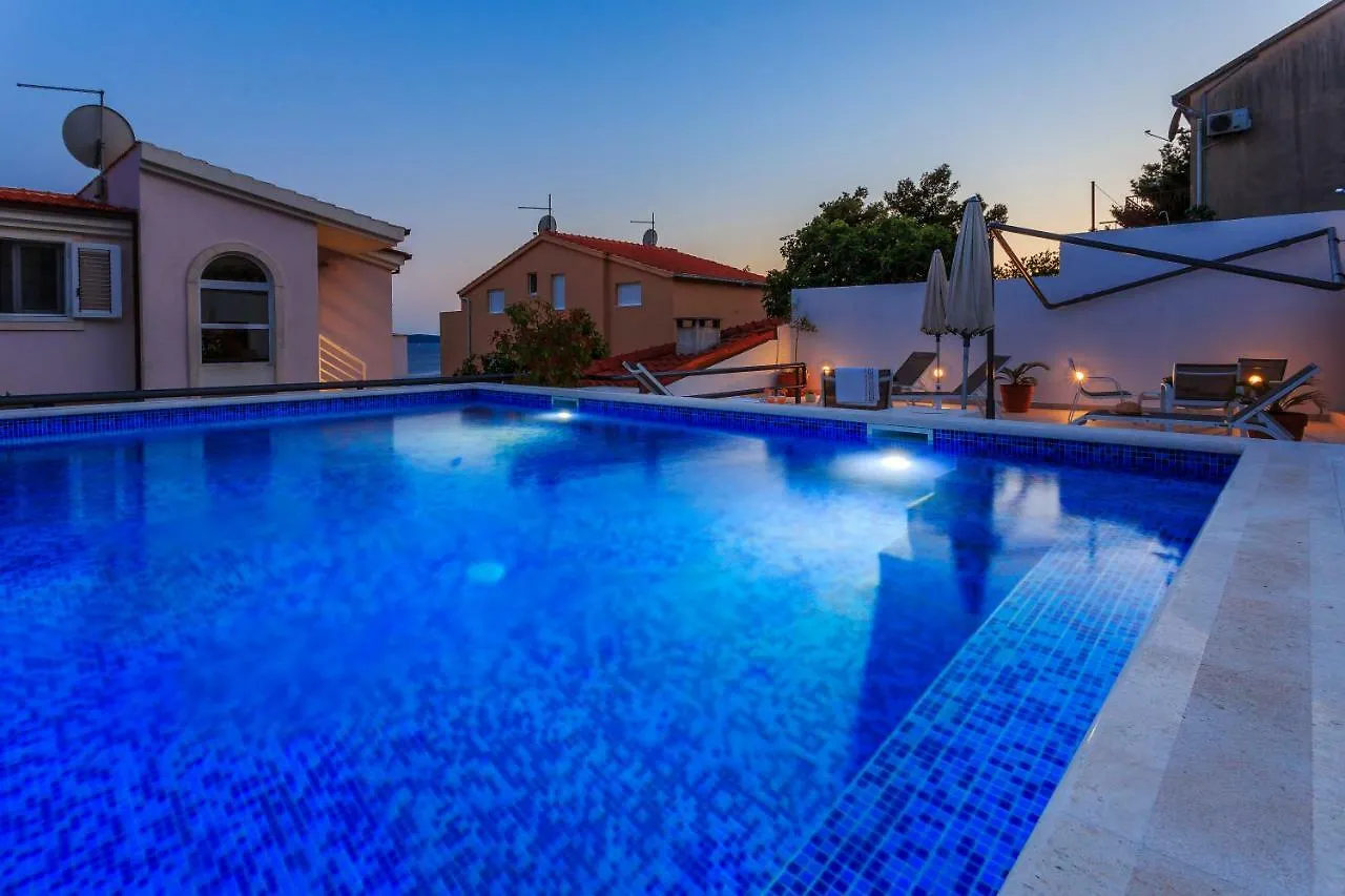 Apartments Meri Trogir 0*,